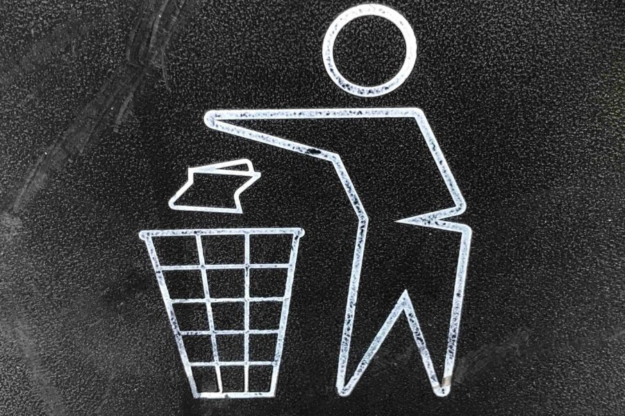 icon of person throwing away trash
